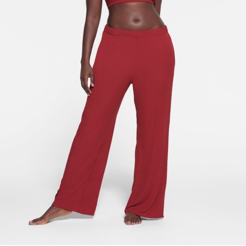 Skims Soft Lounge Loose Straight Leg Pants with Pockets in Brick Red - Picture 2 of 8
